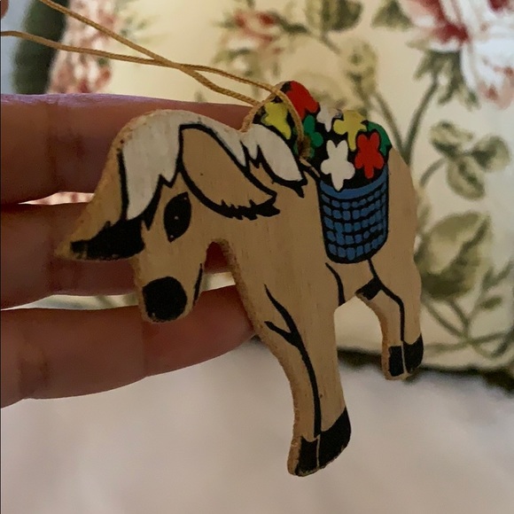 3” wooden donkey with flower 🌸 basket 🧺 ornament - Picture 2 of 13